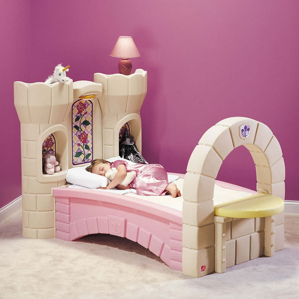 cama en forma de castillo