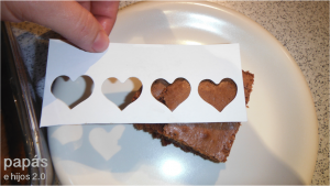 brownies caseros decorados con corazones