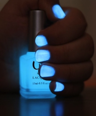 azul neon uñas