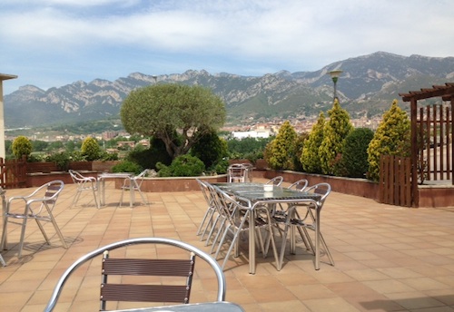 Cafeteria con terraza vistas al pirineo catalan