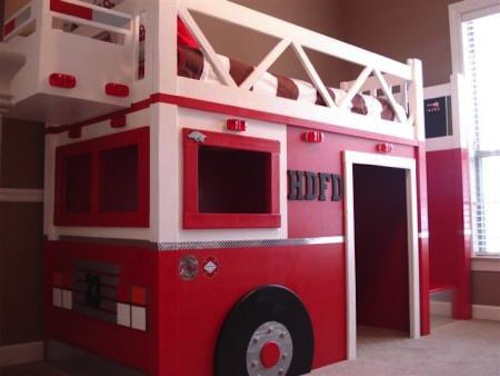 cama infantil en forma de coche de bomberos