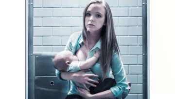 Impactantes imágenes de madres dando el pecho a sus bebés en aseos públicos, en apoyo de la lactancia materna