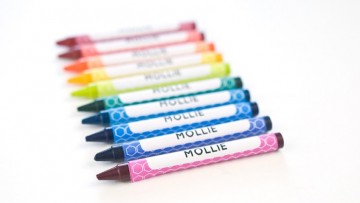 Descarga etiquetas personalizadas para marcar lápices de cera