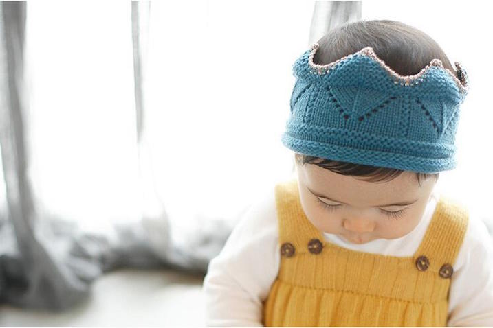 Corona de crochet azul para bebés