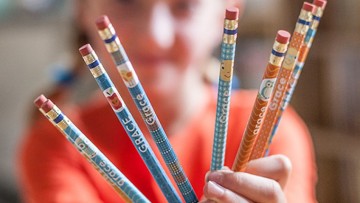 4 modelos de etiquetas para marcar lápices para la Vuelta al Cole