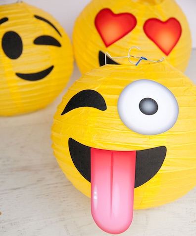Lámparas DIY para decorar una fiesta de Emojis