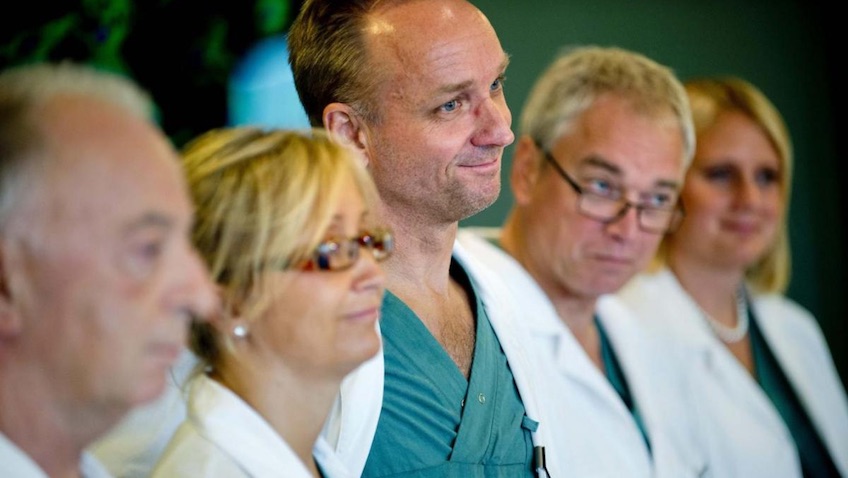 Equipo médico que realizó el primer transplante de útero en Suecia