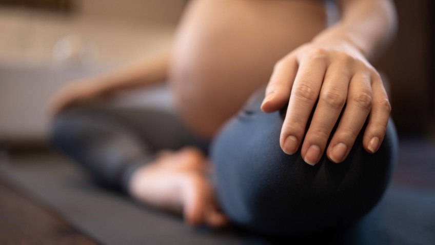 Yoga para embarazadas beneficios posturas y recomendaciones